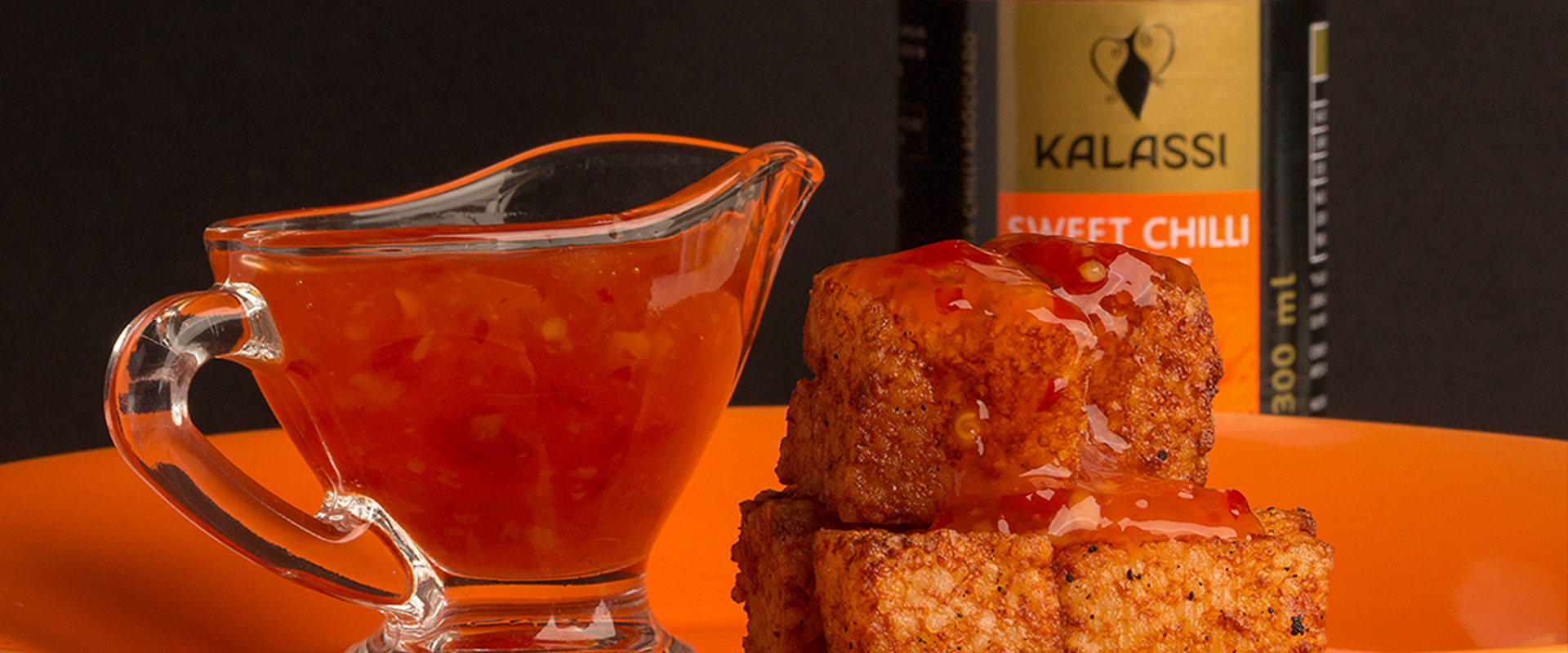 Dadinhos de tapioca com Kalassi Sweet Chilli Sauce